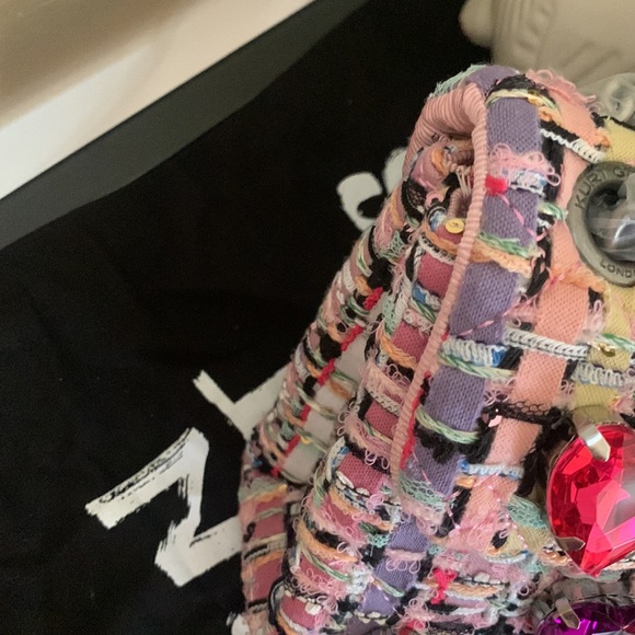 Kurt Geiger London
Mini Kensington Tweed Love Heart Crystals Crossbody Bag - Picture 4 of 17